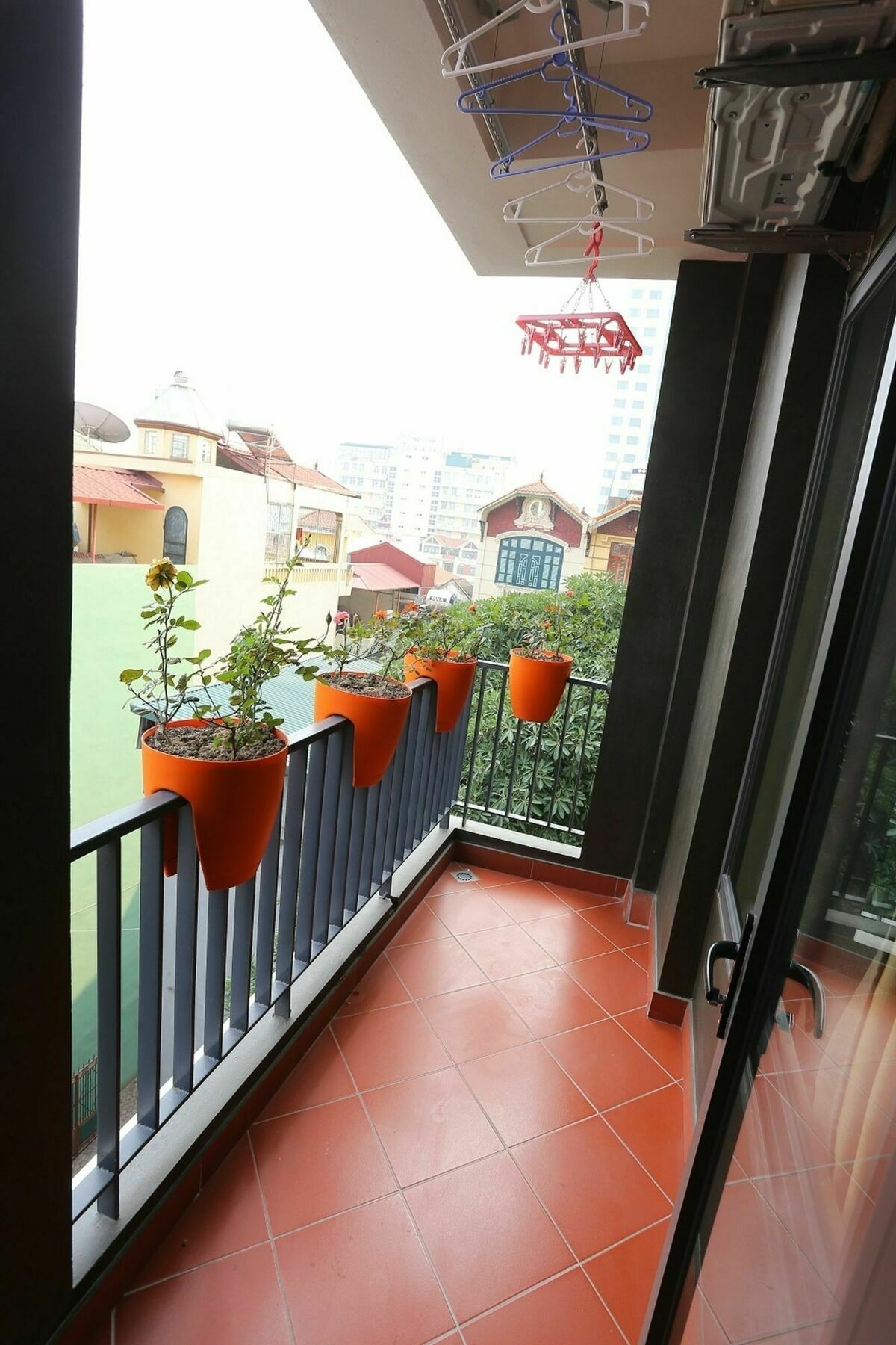 Poonsa Hoang Quoc Viet 1 *